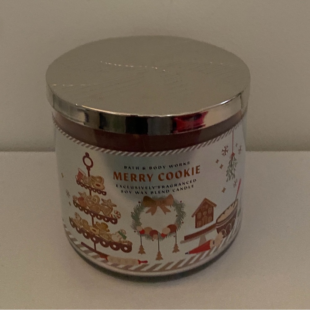 Bath & Body Works Holiday Decor Candle White and Silver